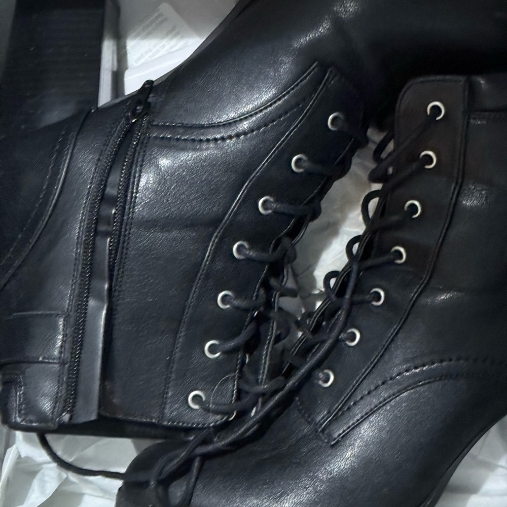 Style&Co..
Ankle Boots
Black 2 1/2 heel
Size 9